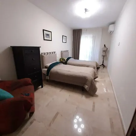 Apartamento Plaza De Flores شقة *